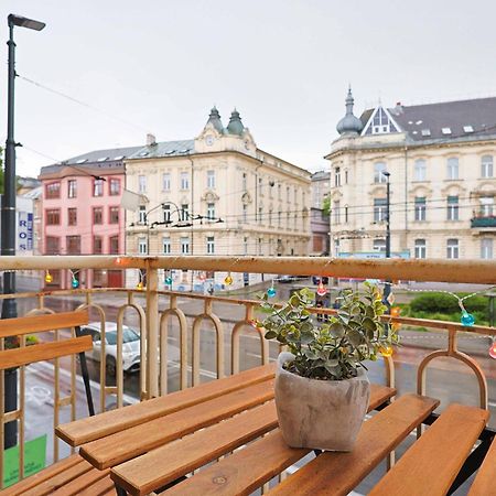 Appartamento Charming Old Town Family Retreat Bratislava Esterno foto
