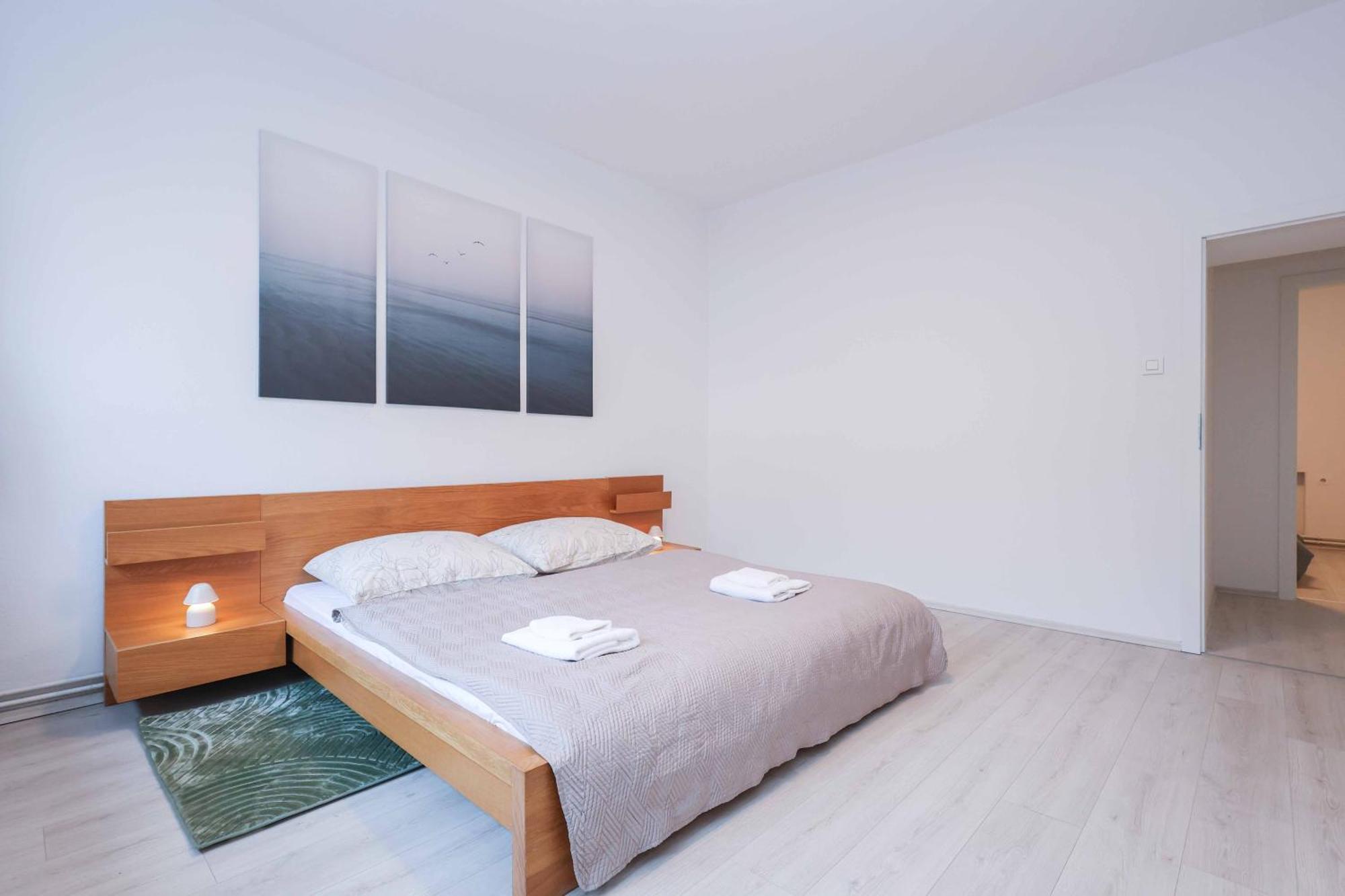 Appartamento Charming Old Town Family Retreat Bratislava Esterno foto