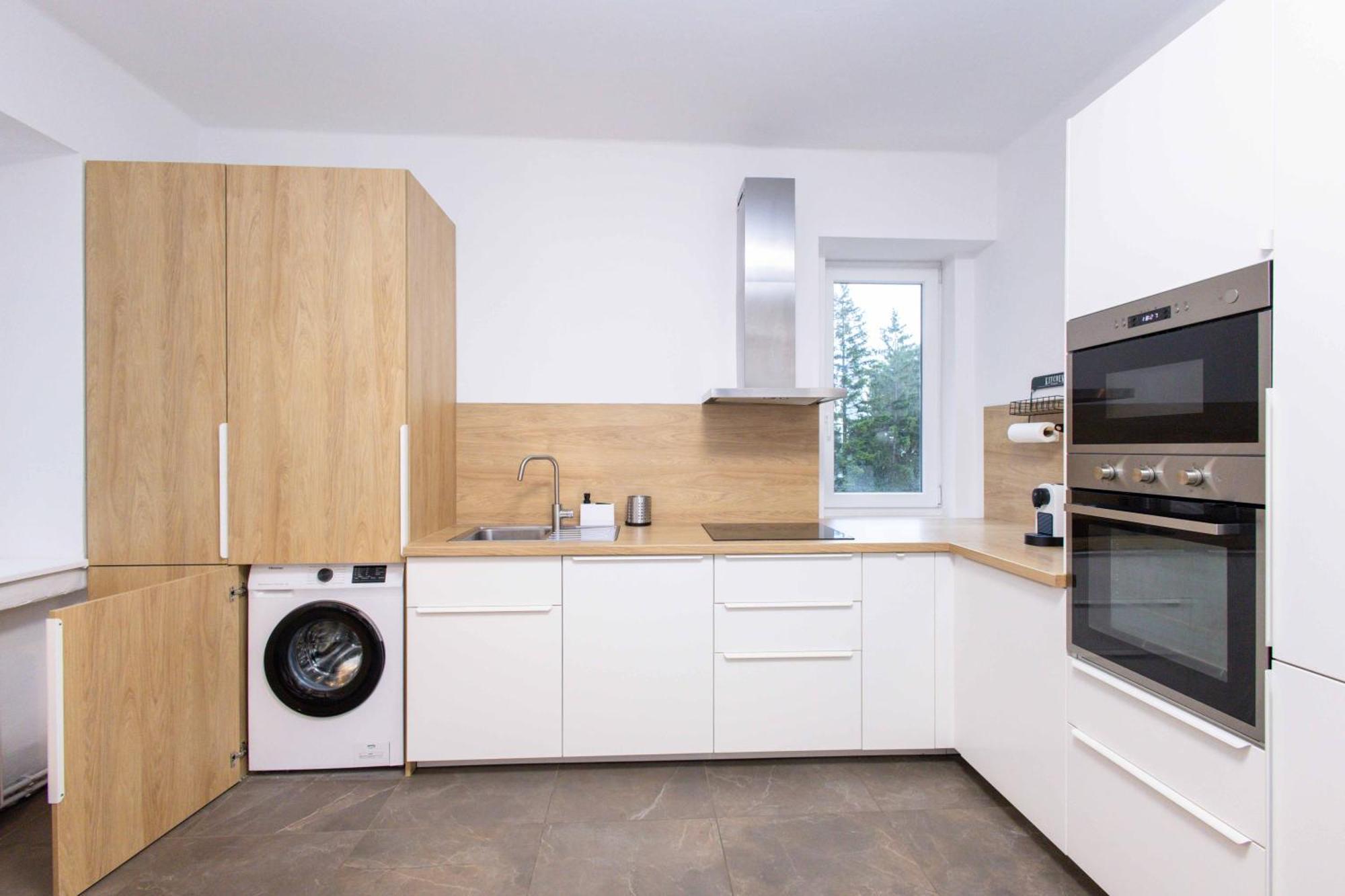 Appartamento Charming Old Town Family Retreat Bratislava Esterno foto