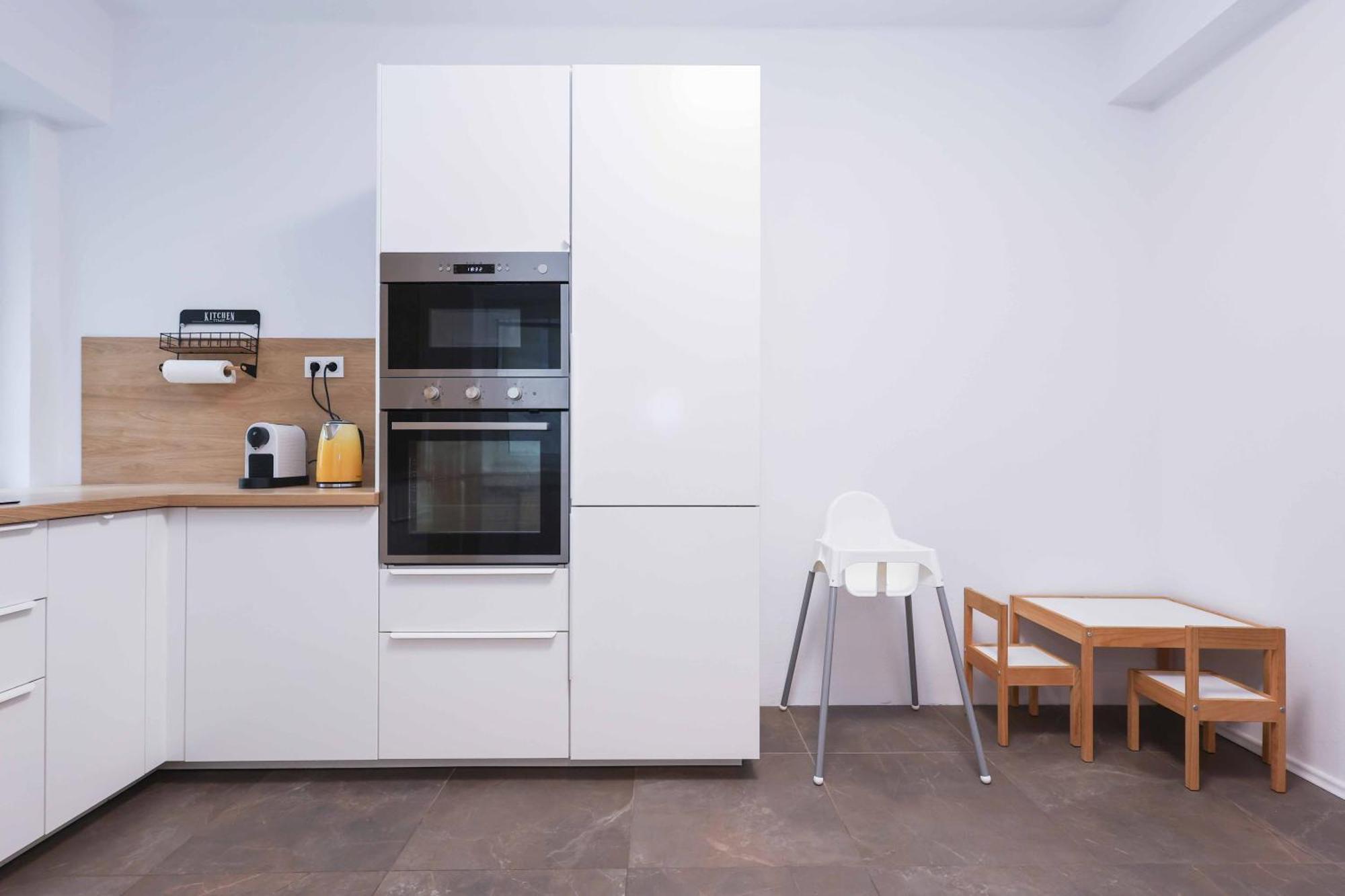 Appartamento Charming Old Town Family Retreat Bratislava Esterno foto